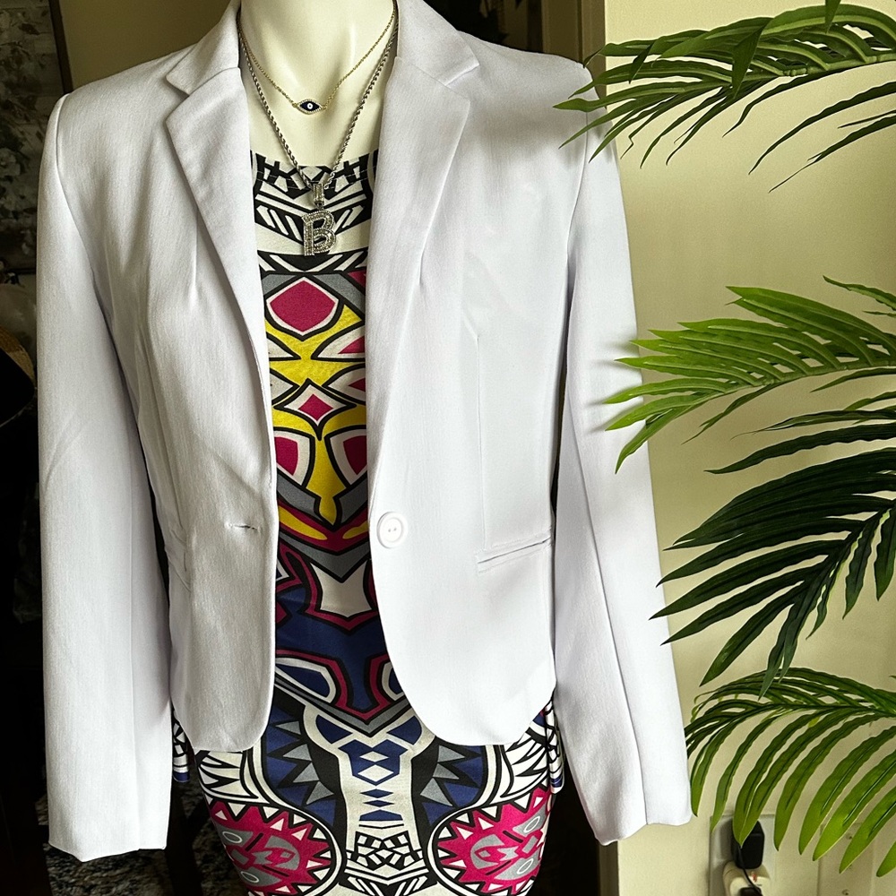White Single Breasted Blazer. Size M.